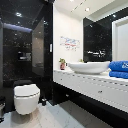 Aura Q4apartments *
